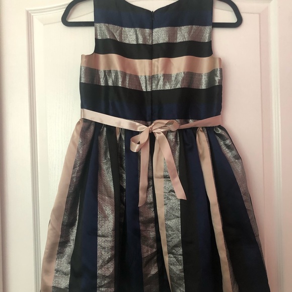 Girls dress - Picture 3 of 4